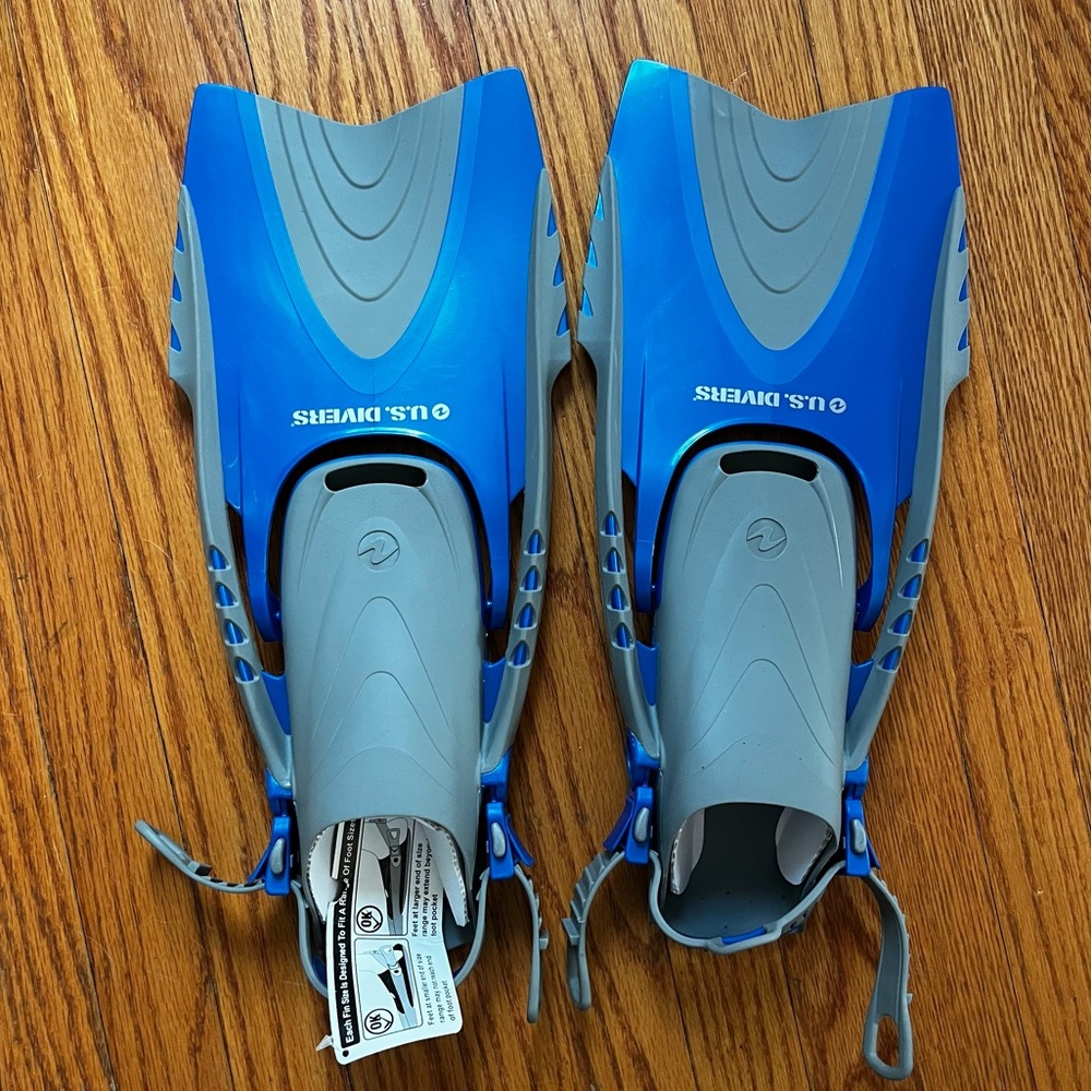 US Divers Flippers NWT Blue Grey fins and mesh bag S/M unisex